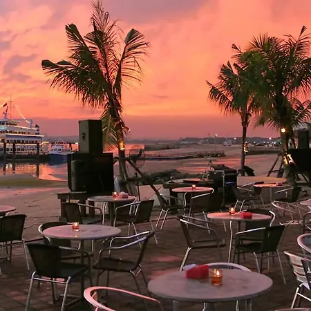 Direct Mall Access & Beach - Large Group 8 Pax Johor Bahru Exterior photo