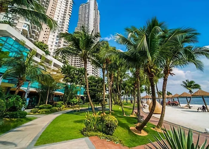 Direct Mall Access & Beach - Large Group 8 Pax