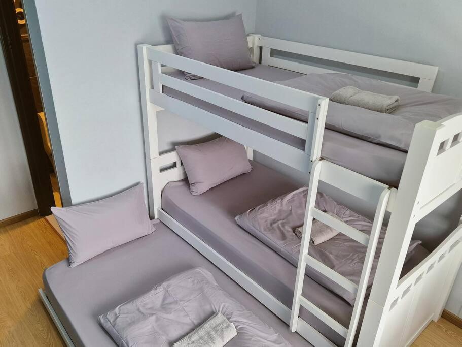 Apartment Direct Mall Access & - Large Group 8 Pax
